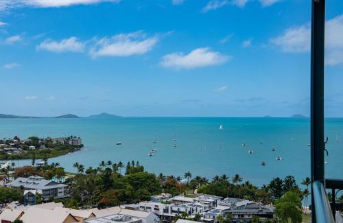 Airlie Beach Apartment | Mediterranean Escape