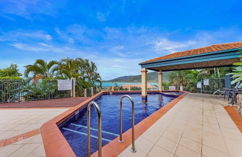 Airlie Beach Apartment | Mediterranean Escape