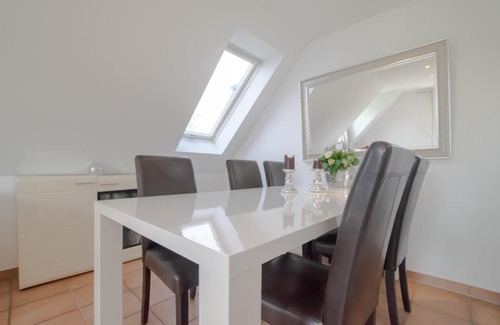 Buderich Apartment | Meerbusch Apartments - 3 Room Apartment with Balcony - 20 Min Messe DUS