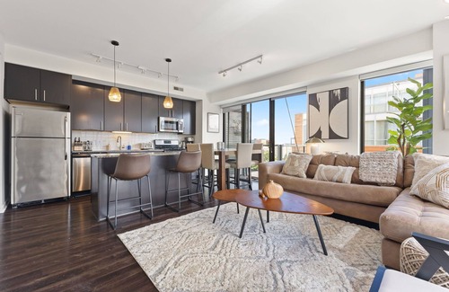 Evanston Condo | "Melody of Evanston" 3BD, 2BA UrbanLux Condo