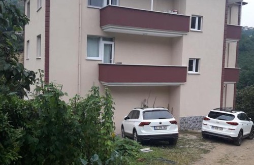 Akcaabat Apartment | Memiş Apartmanı