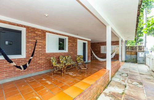 Pontal do Parana House | Memora Guesthouse Pontal do Paraná - Casa inteira ou Quartos a duas quadras da praia e próxima a Ilha do Mel