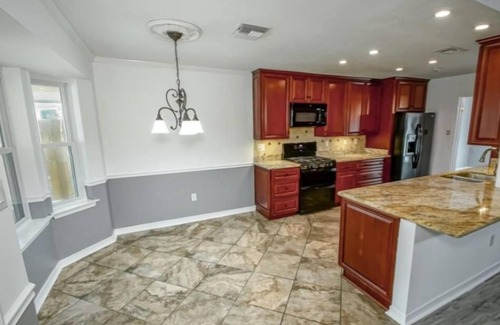 Kenner House | Memorable 1 Bedroom luxurious house.