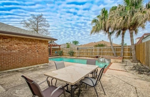 Kenner House | Memorable 1 Bedroom luxurious house.
