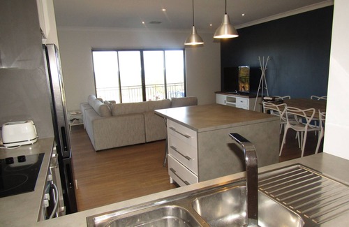 Tiddy Widdy Beach House | Memories by the Sea - Esplanade position!