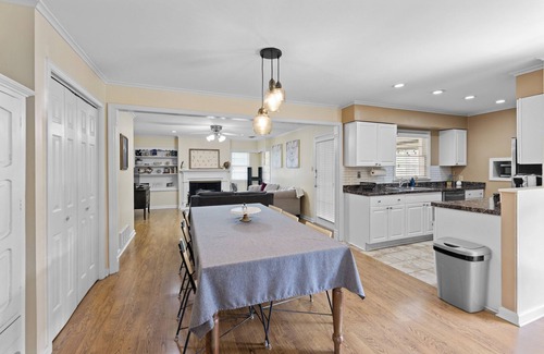 Memphis House | Memphis Hideaway - 5 mins to UofM! Central location, large backyard, & sleeps 7!