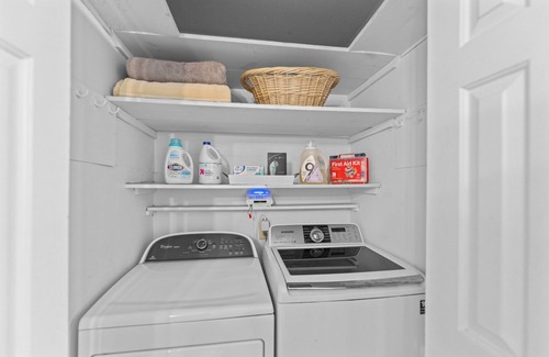 Memphis House | Memphis Hideaway - 5 mins to UofM! Central location, large backyard, & sleeps 7!