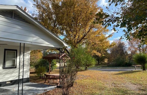 Brownsville House | Mercer Road - Comfy & Beautiful Country Home