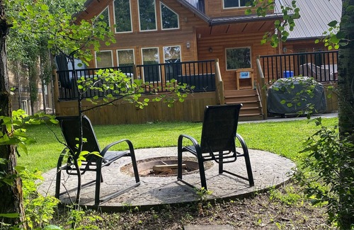Parkland Beach Cottage | Meridian Beach Cottage - Private Dock and Hot Tub