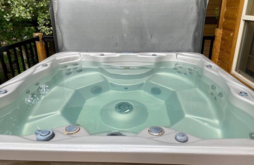Parkland Beach Cottage | Meridian Beach Cottage - Private Dock and Hot Tub