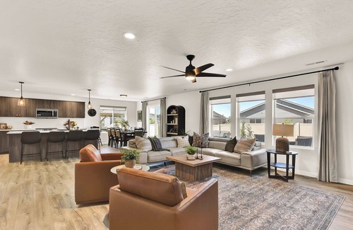 Meridian House | Meridian Luxury | 5BR Resort Style, Game Room, BBQ, Fire Pit, Hot Tub