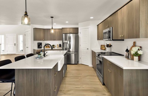 Meridian House | Meridian Luxury | 5BR Resort Style, Game Room, BBQ, Fire Pit, Hot Tub