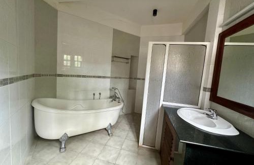Anuradhapura Hotel | Merit Hotel Anuradhapura
