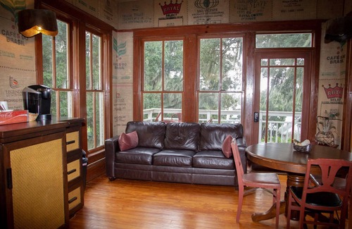 Oakland Apartment | Mermaid Room in Central Florida's Historic Gem & wedding venue- The Oakland Manor House