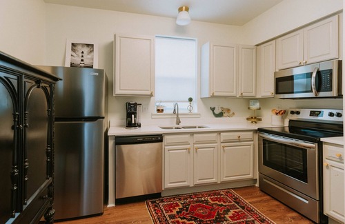 Ocean Springs Cottage | Mermaid's Muse - close to beach & downtown Ocean Springs! Includes golf cart!