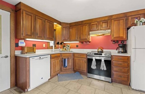 New Durham House | Merrymeeting Lake Private Beach, Gazebo & Hot Tub