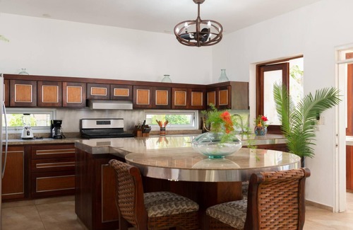 Playa Chiquita Villa | Mesmerizing ocean-front villa with sea-side jacuzzi and fire pit