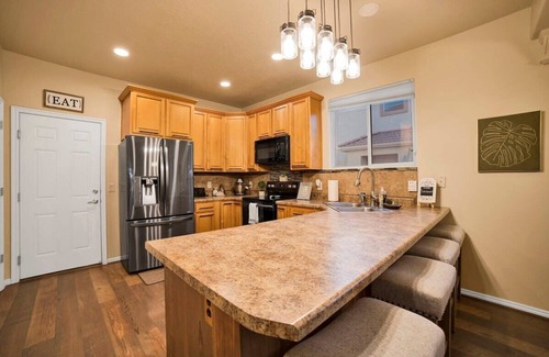 Mesquite House | Mesquite 2BR Townhome with Pool & Gym Access