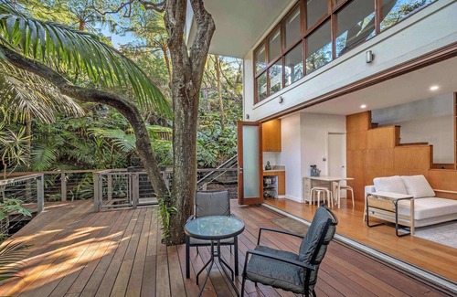 Seaforth Apartment | MetaWiseBnB Stylish Loft Studio with Garden in Seaforth