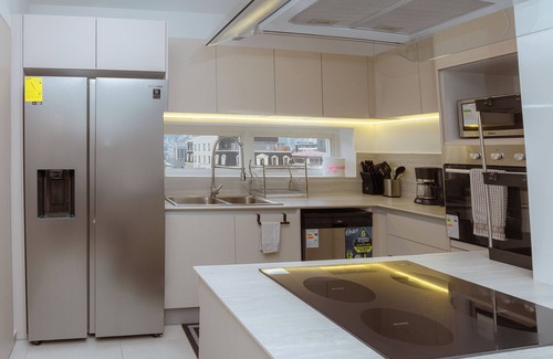 La Carolina Apartment | Metropolitan Retreat:, Spacious 3-Bedroom apartment, in the heart of Quito!