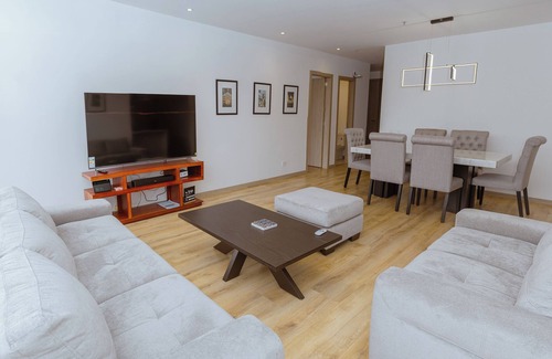 La Carolina Apartment | Metropolitan Retreat:, Spacious 3-Bedroom apartment, in the heart of Quito!