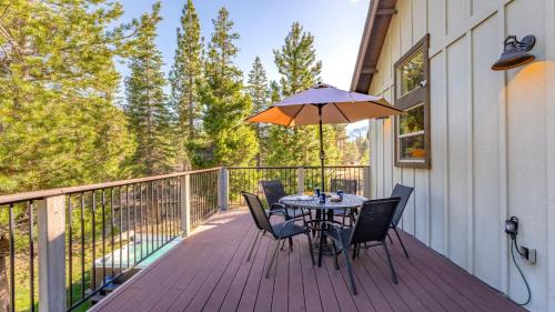 South Lake Tahoe House | Meyers Meadow by AvantStay Hot Tub Large Deck