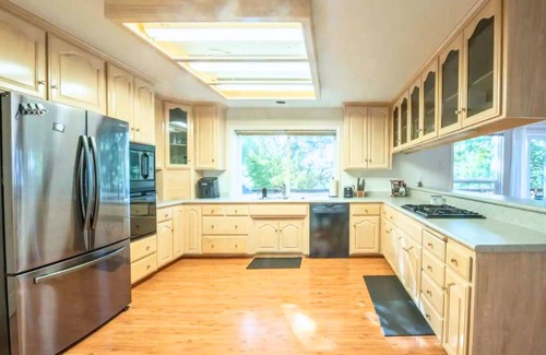 Mi-Wuk Village House | Mi Wuk Abode - Sleeps 12, large deck, firepit