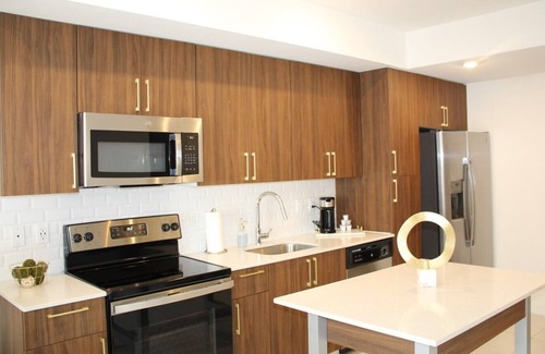 Overtown Condo | Miami 1BR/1BA Rooftop Pool