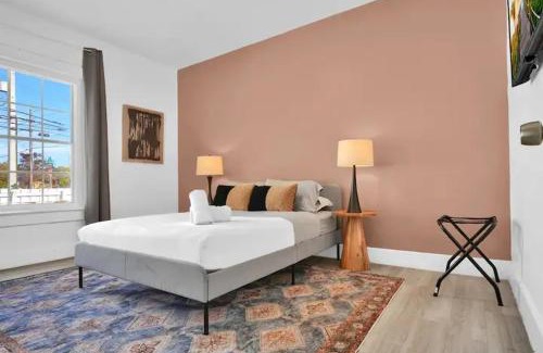 Northeast Miami House | Miami Chateau Pool, Hottub and Parking