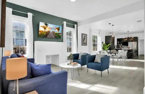 Northeast Miami House | Miami Chateau Pool, Hottub and Parking