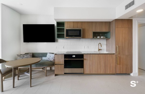 Downtown Miami Resort | Miami Luxury Studio With City View