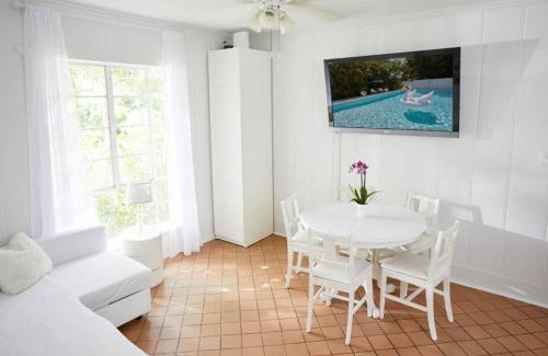 El Portal House | Miami Pool Cottage