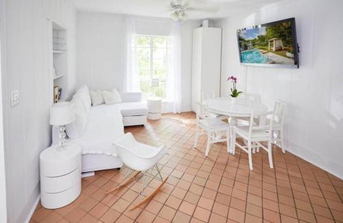 El Portal House | Miami Pool Cottage