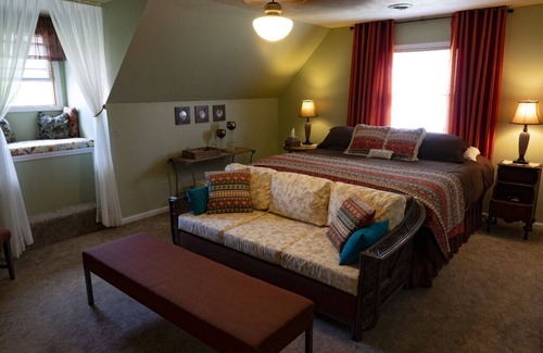 Syracuse Bed & Breakfast | Michael's Room - WoodField Hills Inn Bed & Breakfast