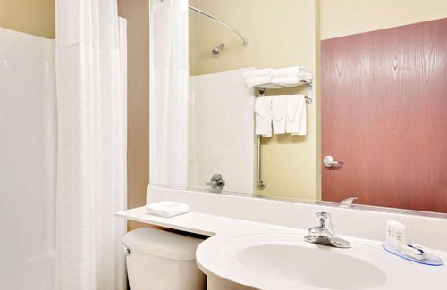 Perry Hotel | Microtel by Wyndham Perry National Fairground Area I-75