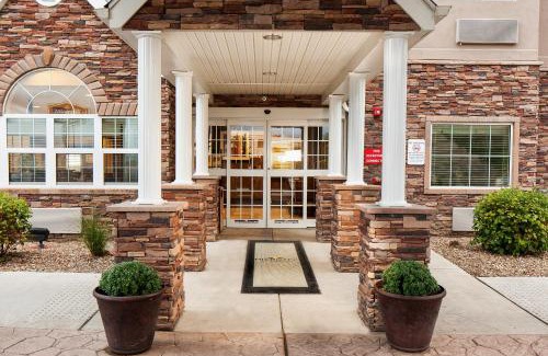 Triadelphia Hotel | Microtel Inn & Suites by Wyndham Wheeling at The Highlands