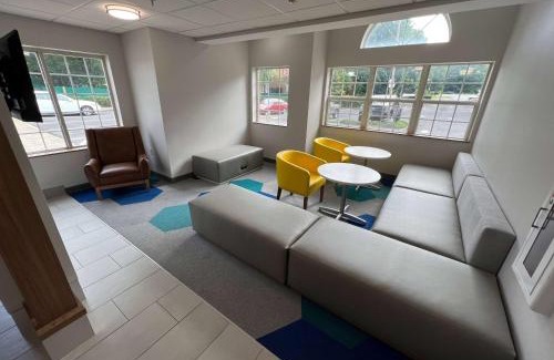 Paw Creek Hotel | Microtel Inn & Suites by Wyndham Charlotte/Northlake