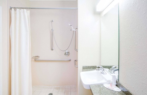 Saraland Hotel | Microtel Inn & Suites by Wyndham Saraland/North Mobile