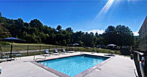 Cherokee Hotel | Microtel Inn & Suites by Wyndham Cherokee