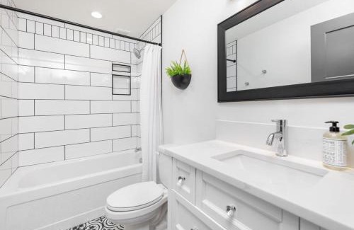 Veterans Park Villa | Mid Century Modern Boise-River Bungalow w/Hot Tub