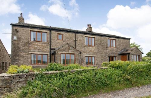 Crawshaw Booth House | Middle Bank Top Farm - Uk39183