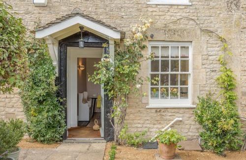 Easton on the Hill House | Middle Cottage