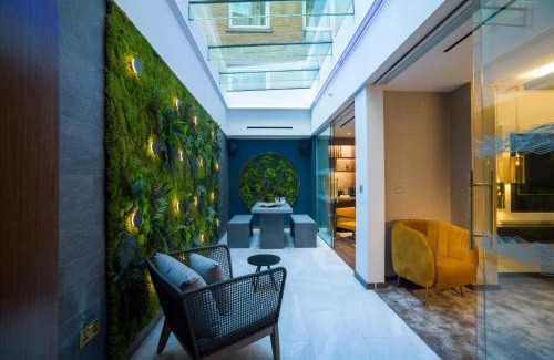 Covent Garden Hotel | Middle Eight - Covent Garden - Preferred Hotels and Resorts