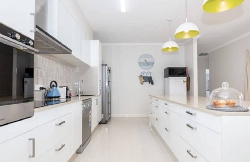 Jurien Bay House | Middleton: 3 BR, 2 BA House in Jurien Bay, Sleeps 8