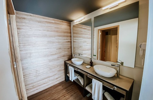 Carlos Reyles Hotel | Midland Hotel & Resort