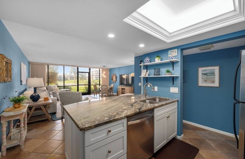 Siesta Key Condo | Midnight Cove II 611F: Ground-floor Bayside Condo with Access to Pool and Beach