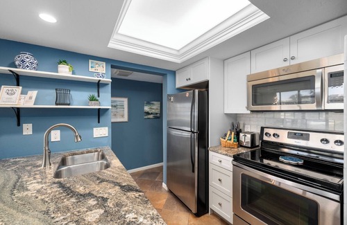 Siesta Key Condo | Midnight Cove II 611F: Ground-floor Bayside Condo with Access to Pool and Beach