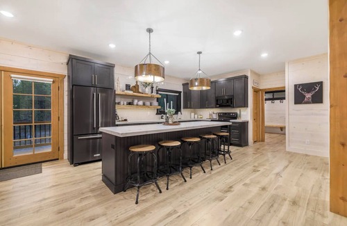 Island Park Cabin | Midnight Pines Lodge+HotTub+Cent AC+20mYellowstone