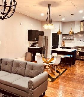 Covington House | Midnight Sanctuary at Mystic Falls - 3 Bedrooms and 2 Bathrooms 1 Mile from Clocktower, Mystic Grill and the Square