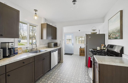 Coeur d'Alene Cottage | Midtown Outpost: Cozy Cottage - 1 mile from Lake Coeur d'Alene! Walkable Area